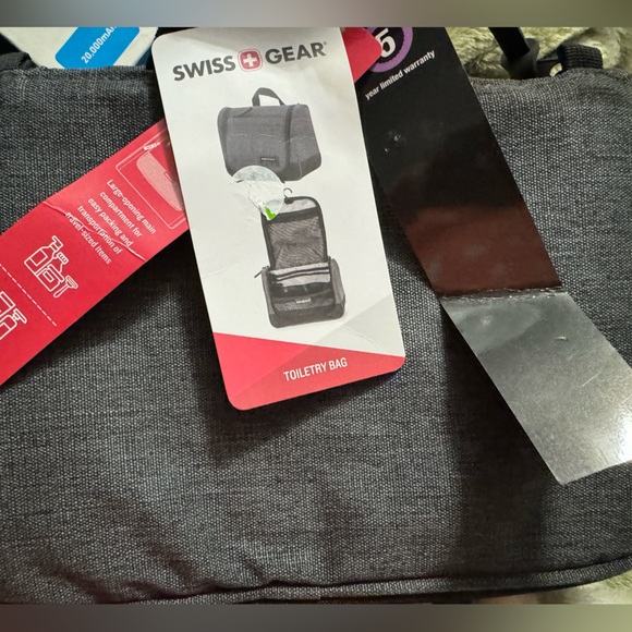 Men’s SWISSGEAR Retangle Toiletry Bag- Charcoal Gray - Picture 5 of 5